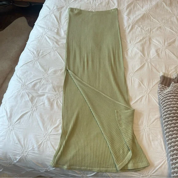 NWOT Reformation Chantilly Skirt - Picture 5 of 5